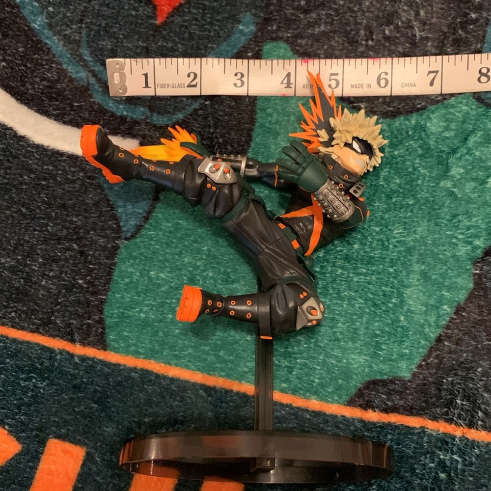 My Hero Academia Throw Blanket & Figurine Bakugo - Picture 12 of 12